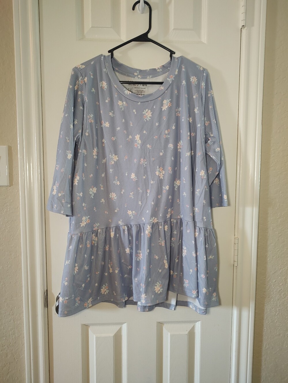 Latched Mama Plus Size 1X Light Blue Floral Ribbed Nursing Top Peplum Tunic